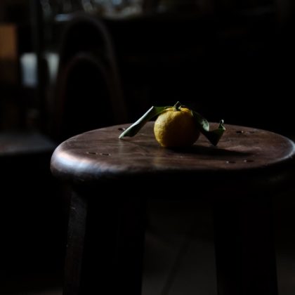 丸椅子と柚子