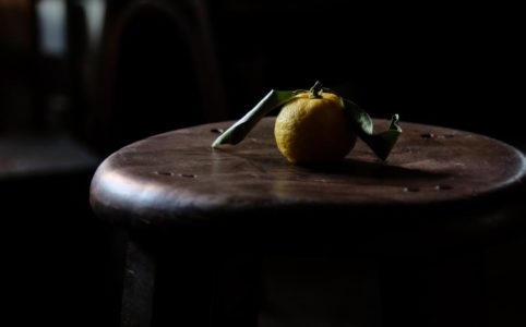 丸椅子と柚子