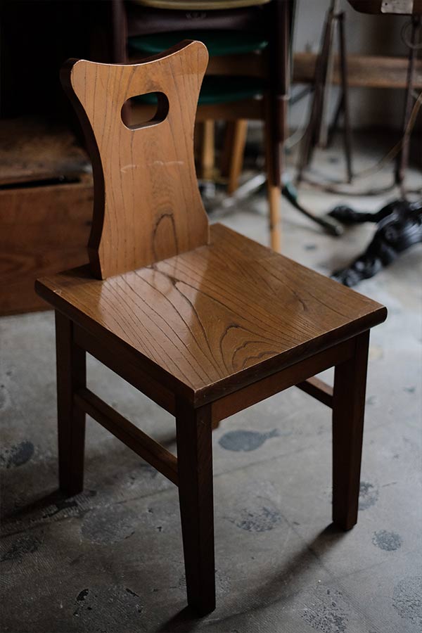 ちょっとかわったデザインの椅子