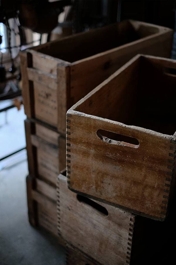 工場で使われていた木箱