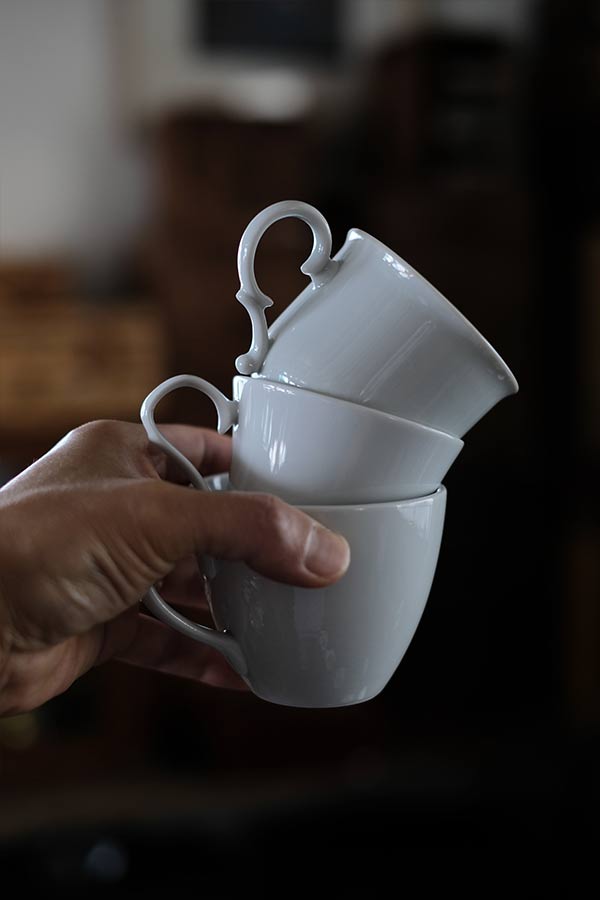白磁のコーヒーカップ（デッドストック）