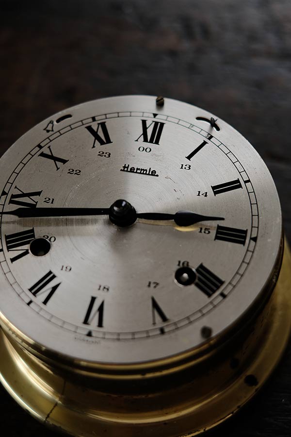 HERML（ヘルムレ） 手巻き式 掛け時計