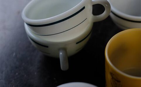 ミルクガラスのコーヒーカップ