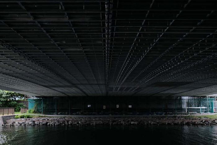 江東新橋の補修工事足場