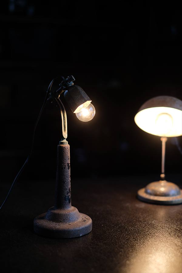 小さなデスクランプ