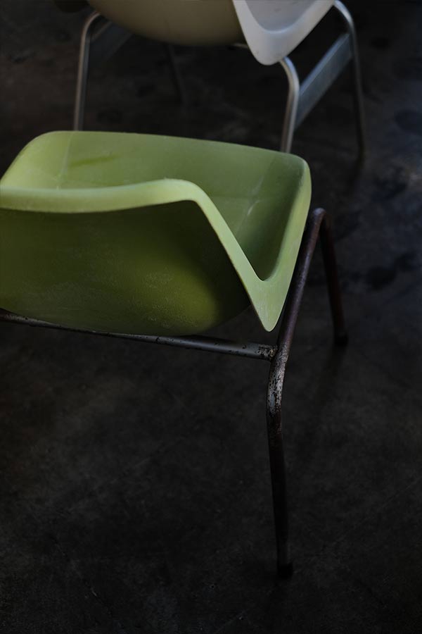 ちょっとチープな椅子