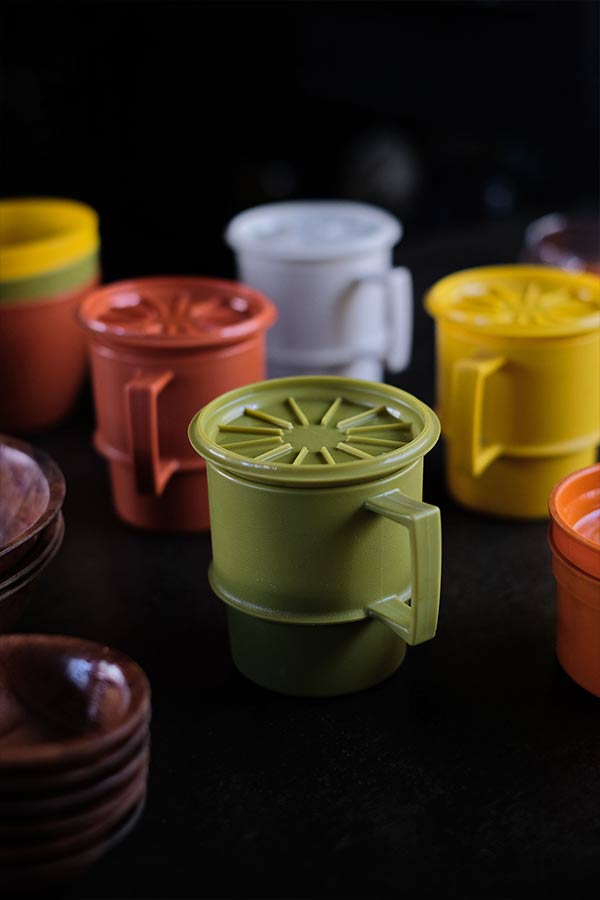 Tupperwareの蓋付きカップ