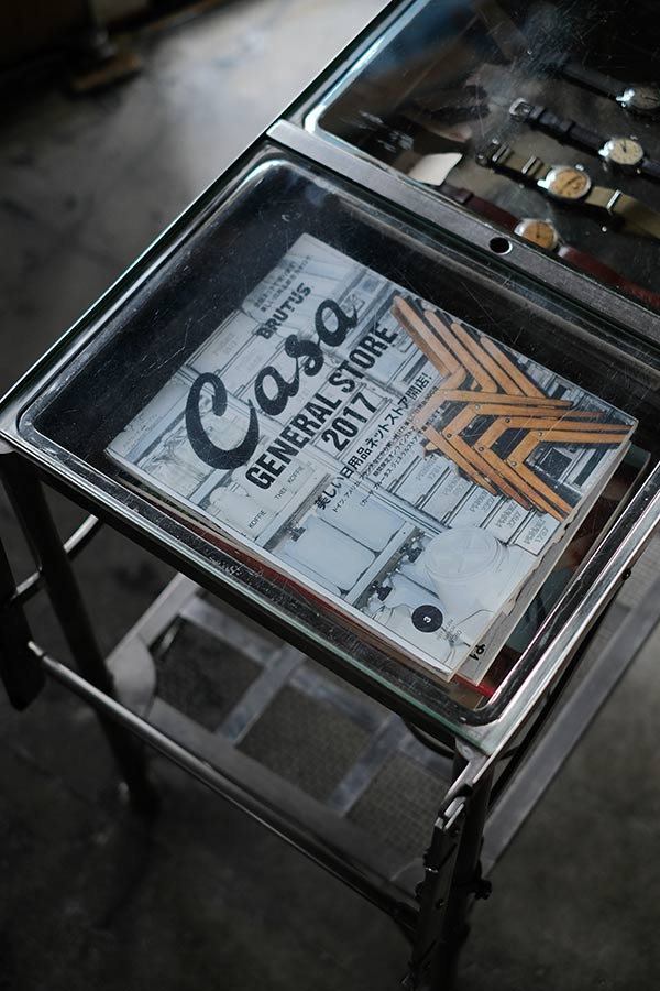 サイドテーブル付きメディカルカート