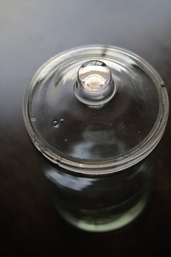 ガラスのキャニスター