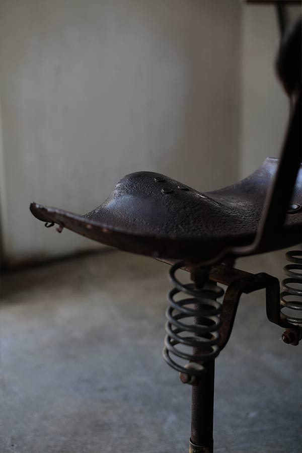 ドライバーズシートチェア