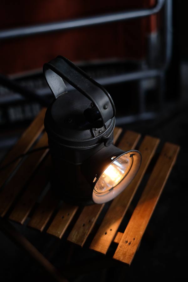 鉄道の合図灯のランプ