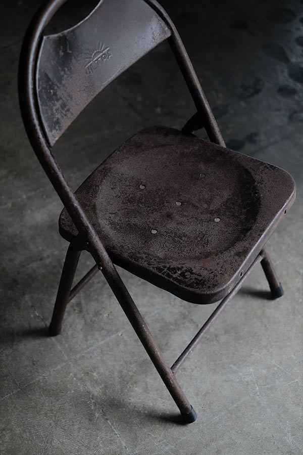 メタルの折りたたみチェア