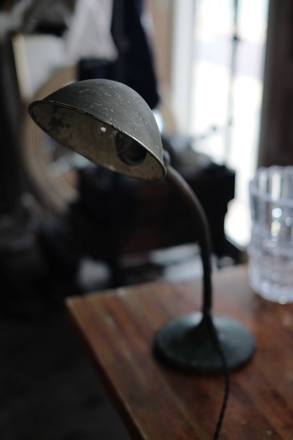 グースネックのデスクランプ