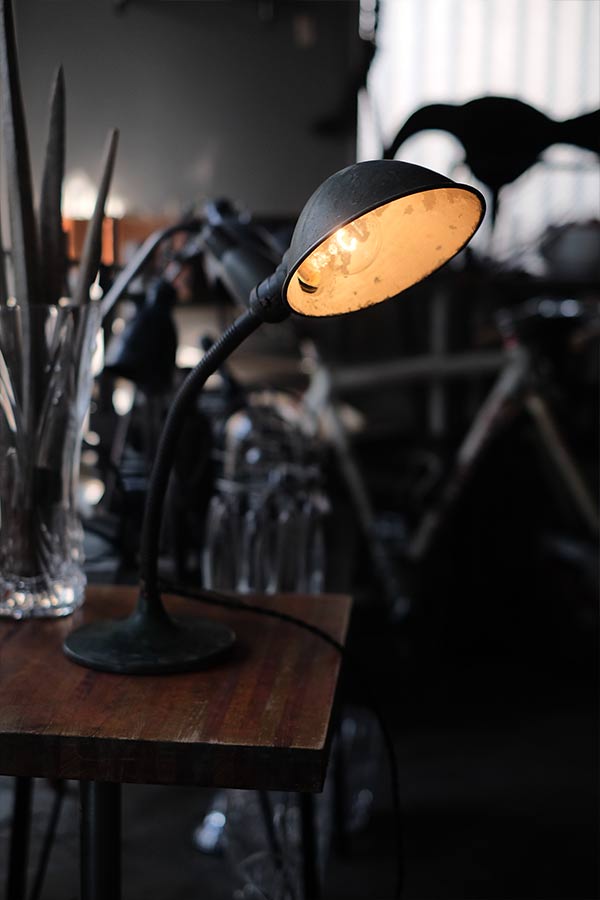 グースネックのデスクランプ