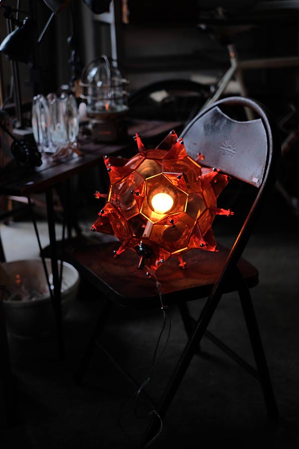 トゲトゲのペンダントライト