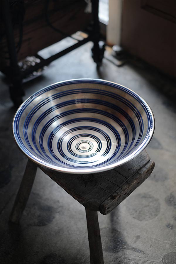 波紋に銀彩の大鉢