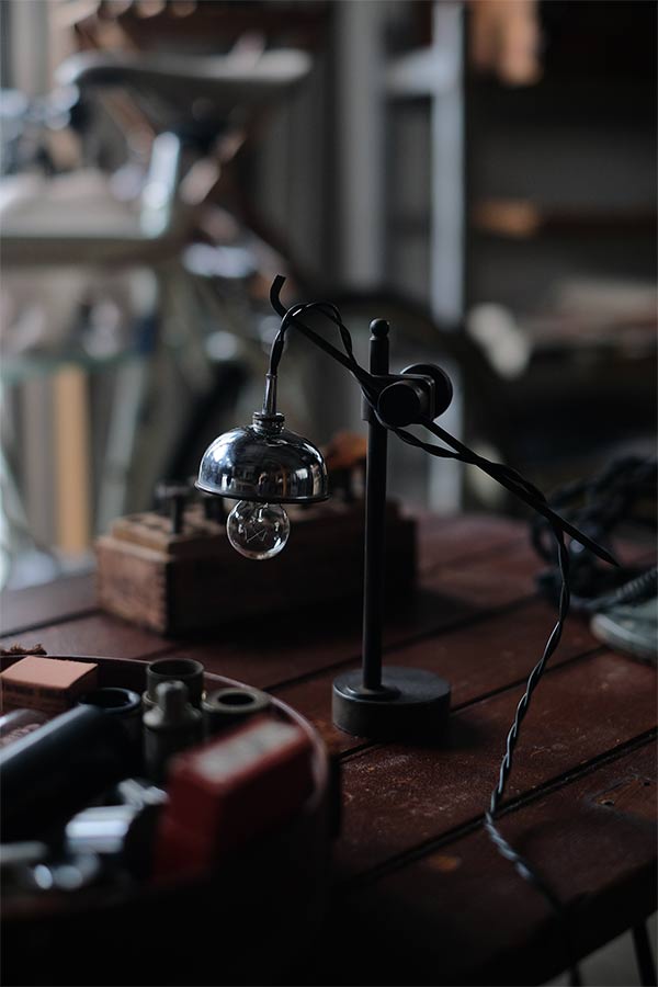 フランスのトースカンを使ったランプ