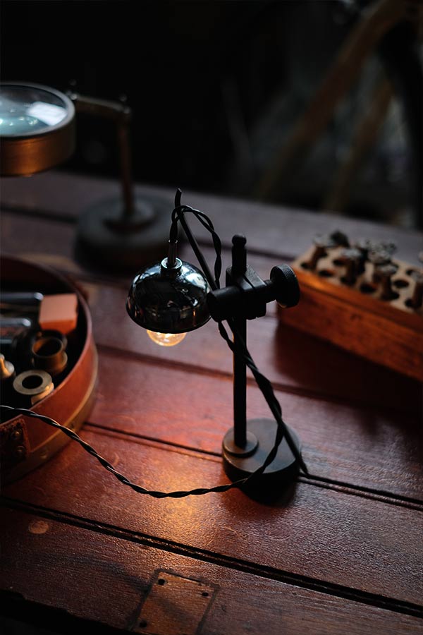 フランスのトースカンを使ったランプ