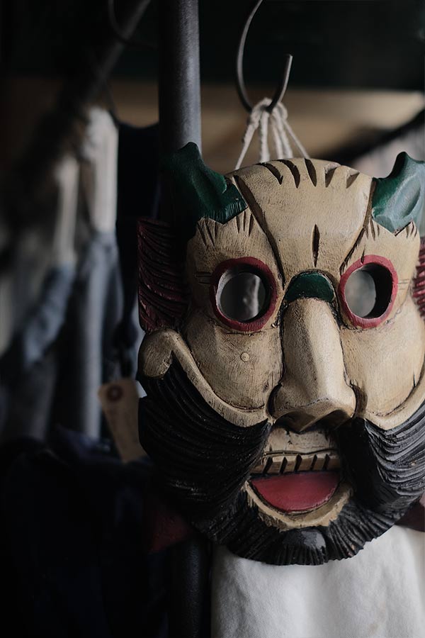 魔除けのマスク