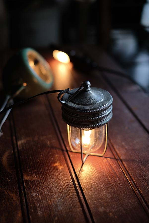 吊り下げても使える小さなライト