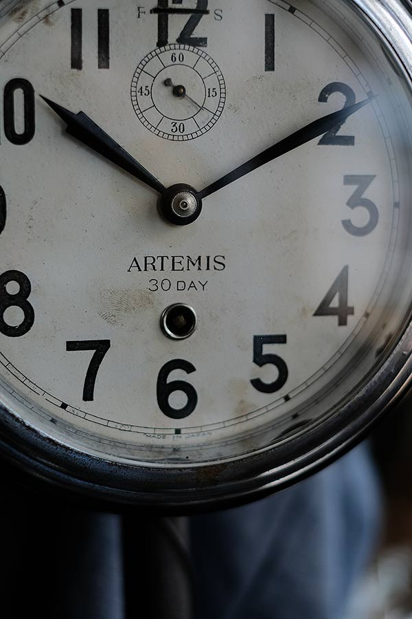 ARTEMIS 手巻き式 掛け時計