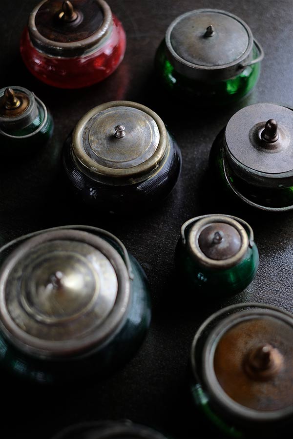 色ガラスのシュガーポット